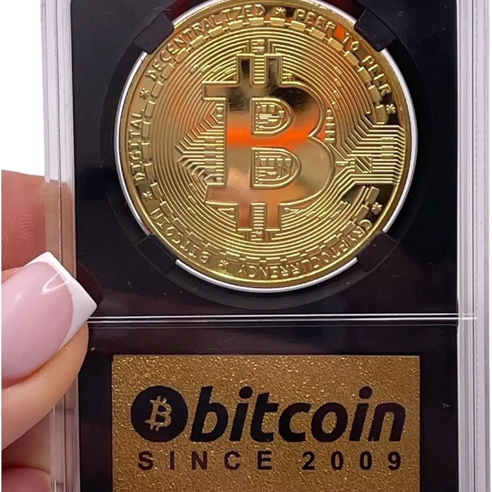 Bitcoin Commemorative Coin In Plastic Protective Case